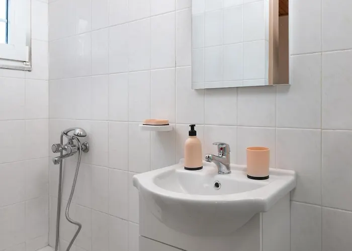 House Of Paradise In Front Of The Golf Court-sea 阿凡投