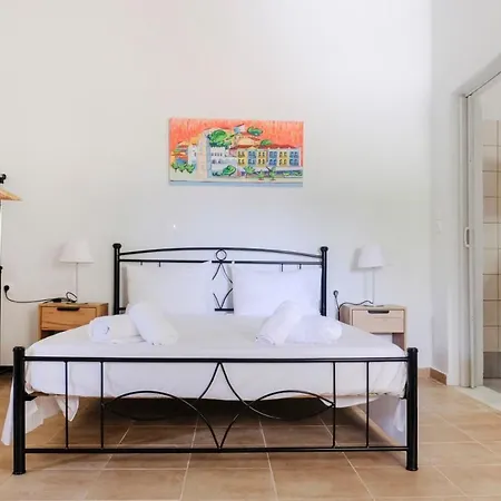 House Of Paradise In Front Of The Golf Court-sea *