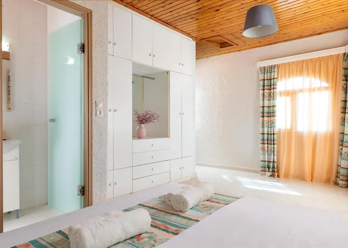 House Of Paradise In Front Of The Golf Court-sea *