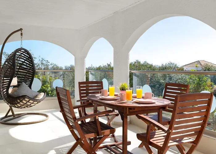 House Of Paradise In Front Of The Golf Court-sea * Afantou